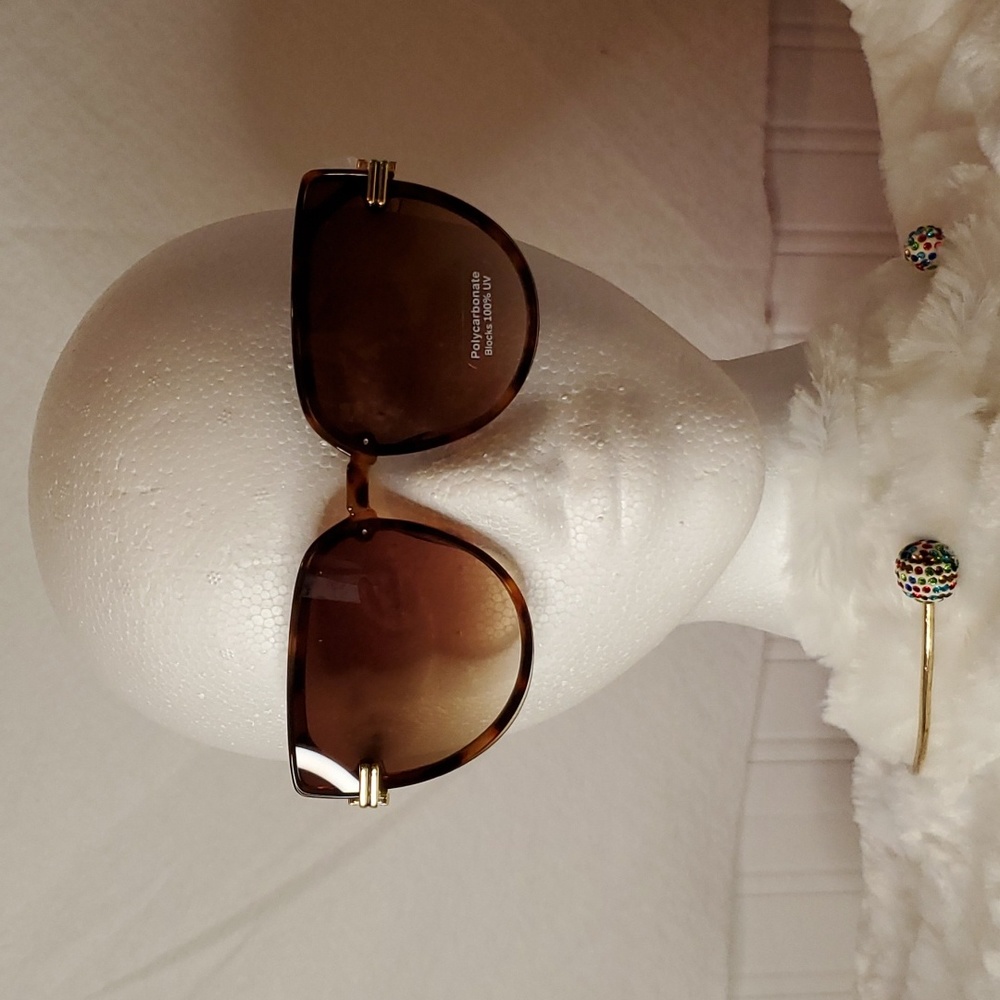 Brand New*Womens oversize leapord print sunglasses shades